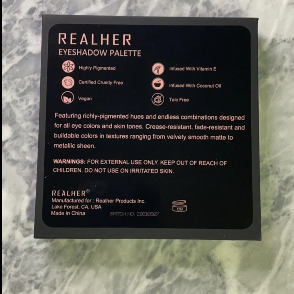 New RealHer Dreams So‎ Big Eyeshadow Palette